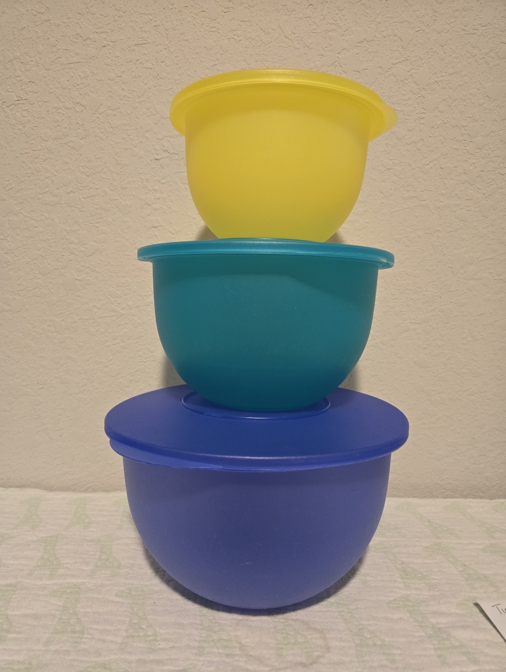 Vintage Tupperware Impressions Nesting Bowl Set Of 3.